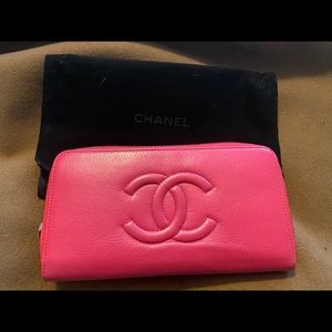 Authentic Chanel Caviar Zippy Wallet